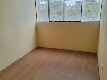 Se Vende Casa Frente A Parque En Carabayllo.