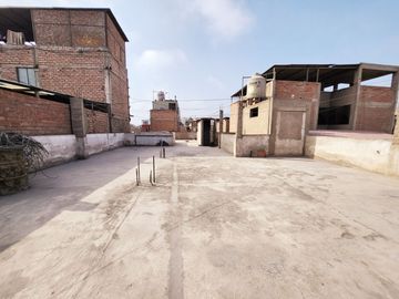 Se Vende Casa A Precio De Terreno Por Remodelar Frente A Parque