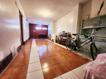 Se Vende Casa A Precio De Terreno Por Remodelar Frente A Parque