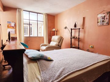 Se Vende Casa A Precio De Terreno Por Remodelar Frente A Parque