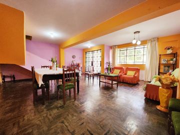 Se Vende Casa A Precio De Terreno Por Remodelar Frente A Parque