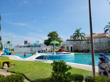 VENTA CASA, CON ALBERCA, XOCHITEPEC MORELOS
