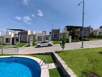 VENTA CASA, CON ALBERCA, XOCHITEPEC MORELOS