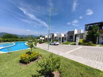 VENTA CASA, CON ALBERCA, XOCHITEPEC MORELOS