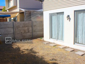 Vendemos casa de 3 dormitorios, 3 baños en Villa Las Bodegas