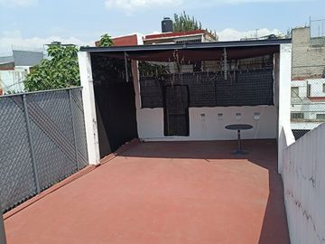 Casa en venta en Colonia Industrial, Gustavo A. Madero  ¡Vive, trabaja y ejercítate en un solo lugar! 🏡💼💪
