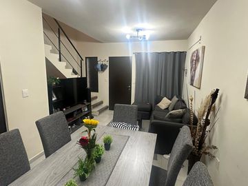 VENDO CASA EN CLÚSTER CON ALBERCA, CASETA DE VIGILANCIA, CANCHA DE FUTBOL Y JUEGOS INFANTILES.