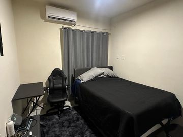 VENDO CASA EN CLÚSTER CON ALBERCA, CASETA DE VIGILANCIA, CANCHA DE FUTBOL Y JUEGOS INFANTILES.