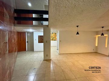 Casa en Venta a Cuadras del Edificio Torres Corzo, El Dorado y Tequis.