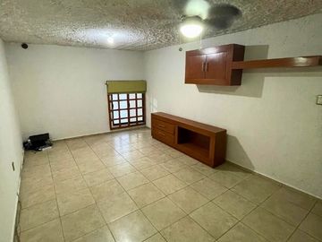 Casa en Venta a Cuadras del Edificio Torres Corzo, El Dorado y Tequis.