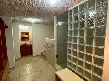 Casa en Venta a Cuadras del Edificio Torres Corzo, El Dorado y Tequis.