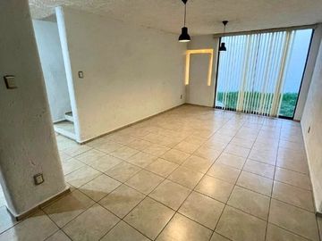 Casa en Venta a Cuadras del Edificio Torres Corzo, El Dorado y Tequis.