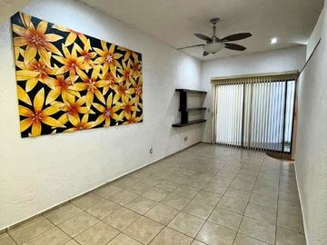 Casa en Venta a Cuadras del Edificio Torres Corzo, El Dorado y Tequis.