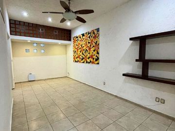 Casa en Venta a Cuadras del Edificio Torres Corzo, El Dorado y Tequis.