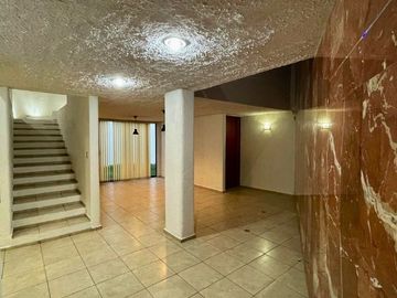 Casa en Venta a Cuadras del Edificio Torres Corzo, El Dorado y Tequis.