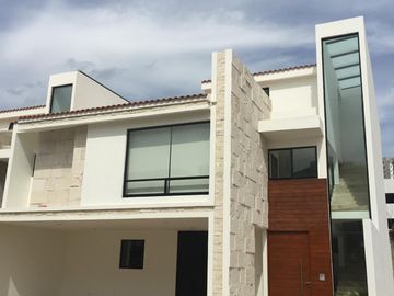 Casa en Venta en lomas de angelopolis