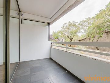 Encantador departamento de 3 dormitorios y 2 baños ubicado en un barrio familiar, cercano a Colegio San Ignacio .
