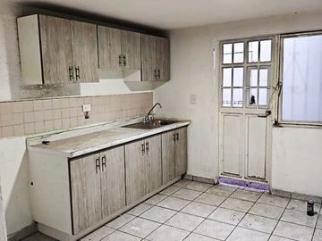 Se vende casa en colonia las carmelitas, en calle paso de la muerte.