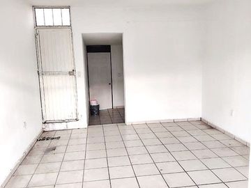 Se vende casa en colonia las carmelitas, en calle paso de la muerte.