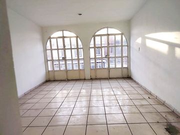 Se vende casa en colonia las carmelitas, en calle paso de la muerte.