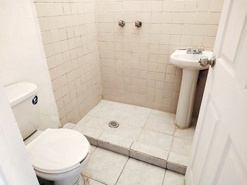 Se vende casa en colonia las carmelitas, en calle paso de la muerte.