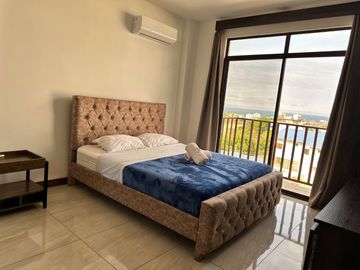 Moderno departamento amoblado en Manta – 3 dormitorios, vista al mar, piscina, parqueadero, pet friendly – Edificio KATAMAR