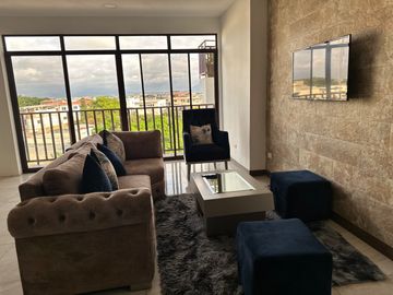 Moderno departamento amoblado en Manta – 3 dormitorios, vista al mar, piscina, parqueadero, pet friendly – Edificio KATAMAR
