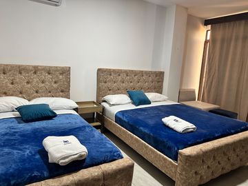 Moderno departamento amoblado en Manta – 3 dormitorios, vista al mar, piscina, parqueadero, pet friendly – Edificio KATAMAR