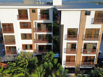 Moderno departamento amoblado en Manta – 3 dormitorios, vista al mar, piscina, parqueadero, pet friendly – Edificio KATAMAR