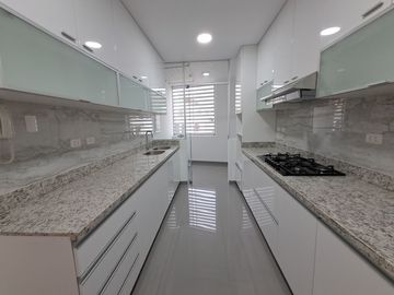 Departamento de Estreno en Venta de 3 Dormitorios y Áreas Comunes en Mayorazgo – Ate, límite con La Molina
