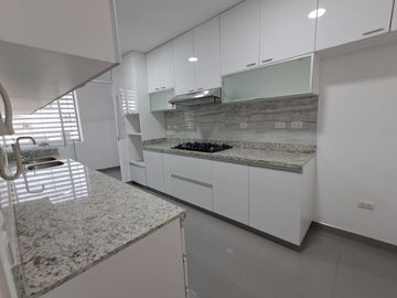 Departamento de Estreno en Venta de 3 Dormitorios y Áreas Comunes en Mayorazgo – Ate, límite con La Molina