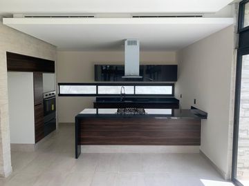CASA NUEVA EN VENTA O RENTA EN CANCUN EN AVENIDA COLEGIOS