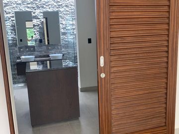 CASA NUEVA EN VENTA O RENTA EN CANCUN EN AVENIDA COLEGIOS
