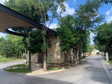 CASA NUEVA EN VENTA O RENTA EN CANCUN EN AVENIDA COLEGIOS