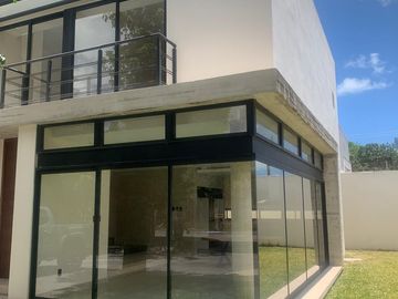 CASA NUEVA EN VENTA O RENTA EN CANCUN EN AVENIDA COLEGIOS