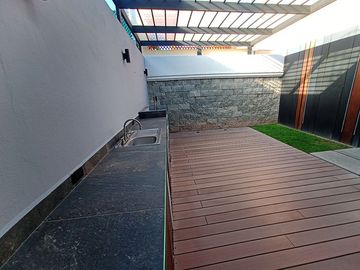 Casa en venta en Zona Plateada, con amplia terraza.