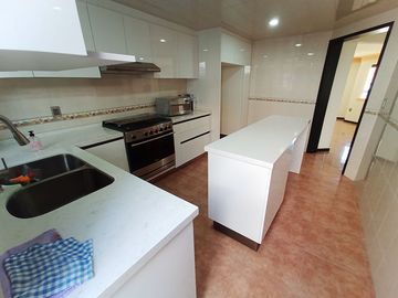 Casa en venta en Zona Plateada, con amplia terraza.