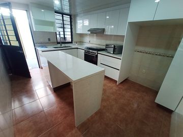 Casa en venta en Zona Plateada, con amplia terraza.
