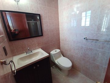 Casa en venta en Zona Plateada, con amplia terraza.