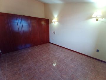 Casa en venta en Zona Plateada, con amplia terraza.