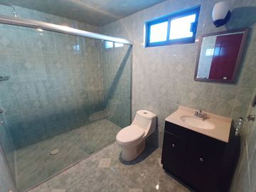 Casa en venta en Zona Plateada, con amplia terraza.