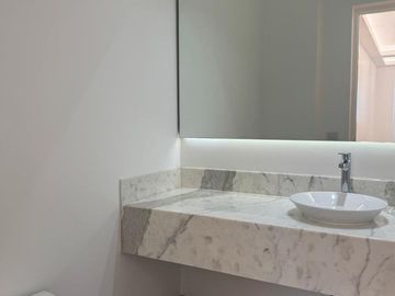 LINDO DEPARTAMENTO AMPLIO DE ESTRENO SAN ISIDRO