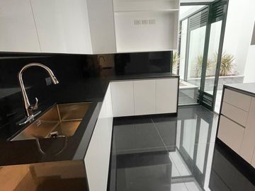 LINDO DEPARTAMENTO AMPLIO DE ESTRENO SAN ISIDRO