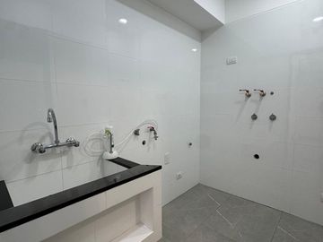 LINDO DEPARTAMENTO AMPLIO DE ESTRENO SAN ISIDRO
