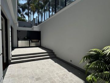 LINDO DEPARTAMENTO AMPLIO DE ESTRENO SAN ISIDRO