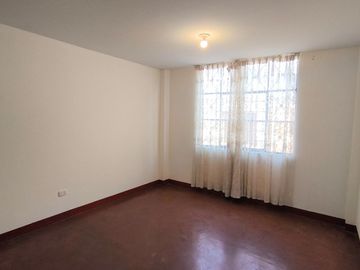 Se Alquila Departamento En Urb. San Hilarión, A Un Paso De La Estación de Tren