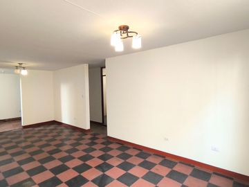 Se Alquila Departamento En Urb. San Hilarión, A Un Paso De La Estación de Tren