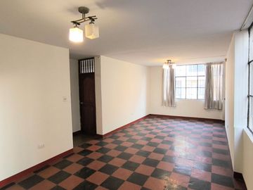 Se Alquila Departamento En Urb. San Hilarión, A Un Paso De La Estación de Tren