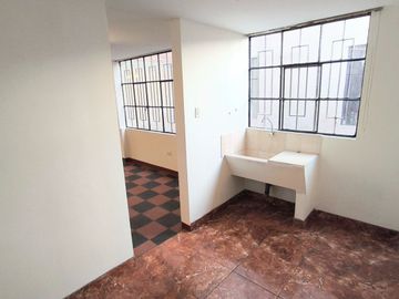Se Alquila Departamento En Urb. San Hilarión, A Un Paso De La Estación de Tren