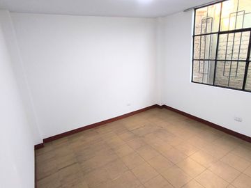 Se Alquila Departamento En Urb. San Hilarión, A Un Paso De La Estación de Tren